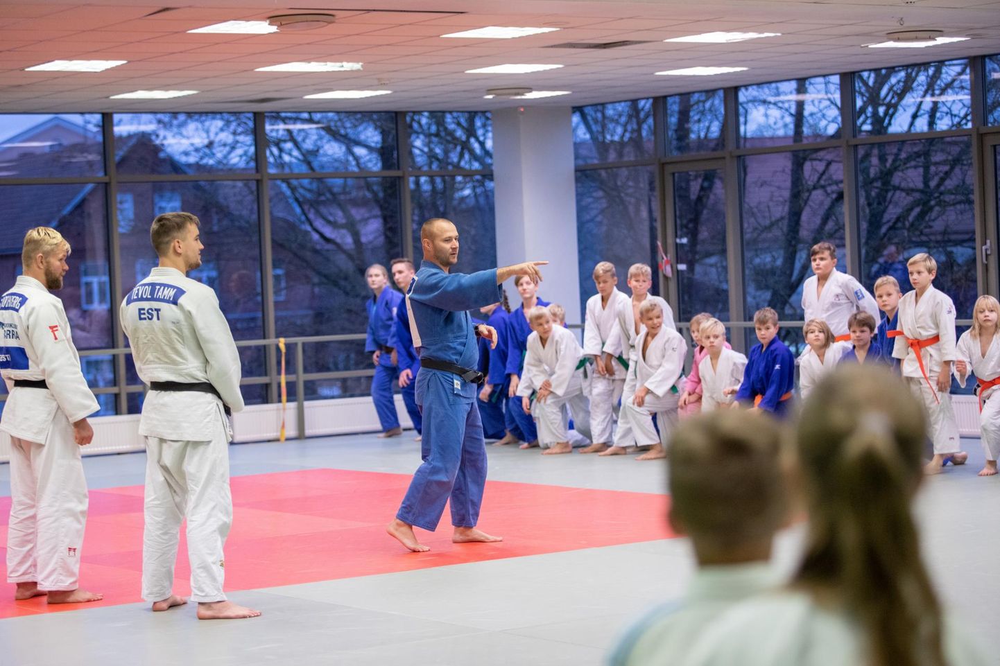 Viljandi, Tartu ja Tallinna judoõpilased said möödunud nädalavahetusel näpunäiteid endiselt Eesti judoesinumbrilt Künter Rothbergilt.