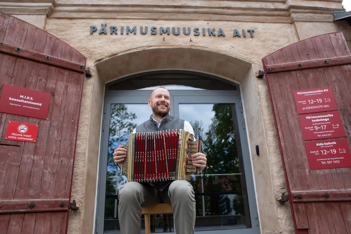 Tarmo Noormaa avas kuni folgifestivalini kestva minikontsertide sarja.