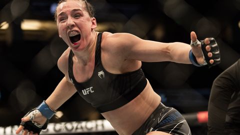 Горячие новости: девушка-боец UFC бросила стриптиз ради карьеры в MMA