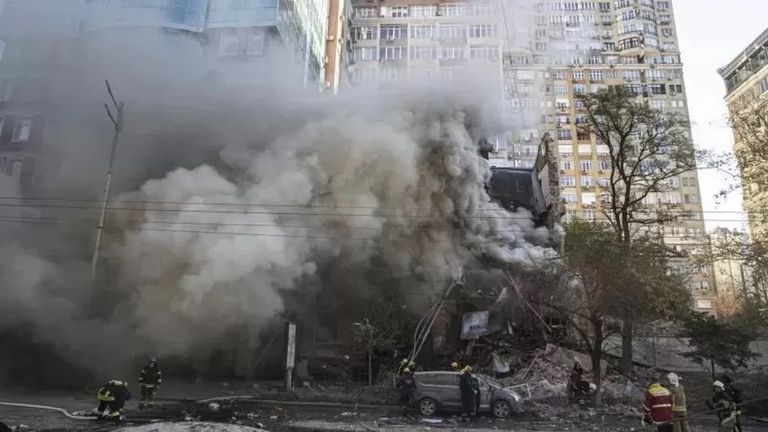 Разрушенный дом в центре Киева после атаки иранских дронов