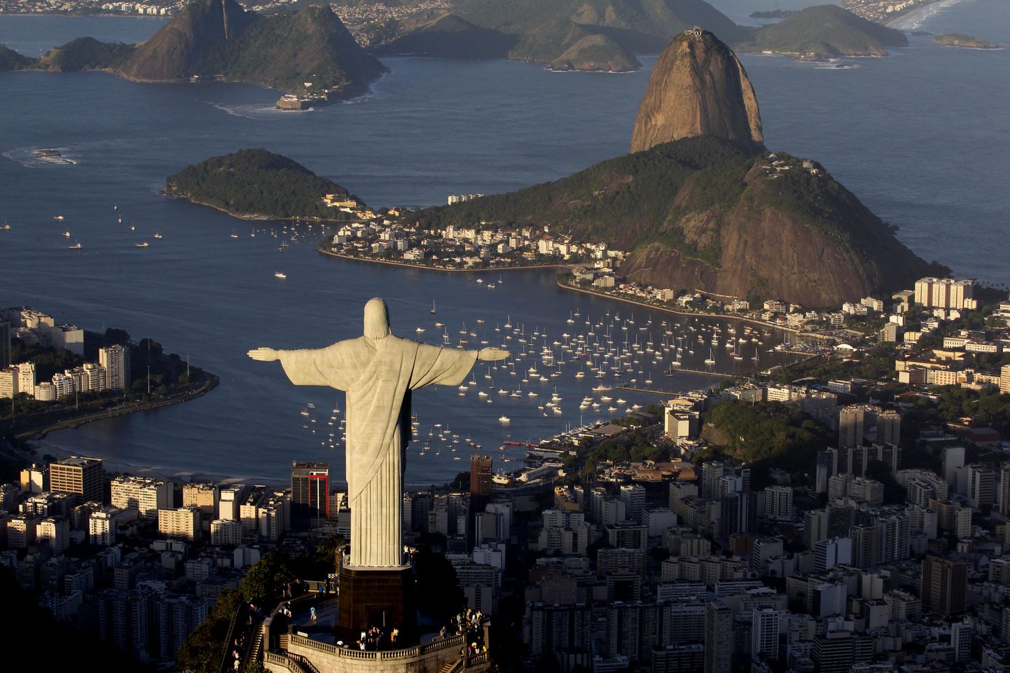 Rio de Janeiros asuv Lunastaja Jeesuse kuju.