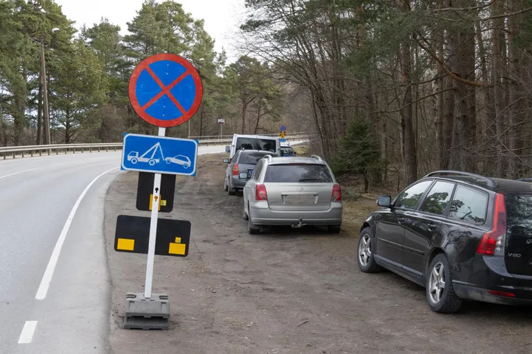 Kui praegu pargivad Sindi-Lodja silla lähistel maantee ääres kalurid, siis homsest alates seda teha ei tohi.