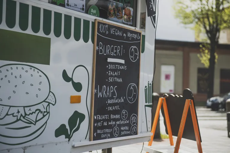 Street -2m- Food в квартале Калнциема для проголодавшихся