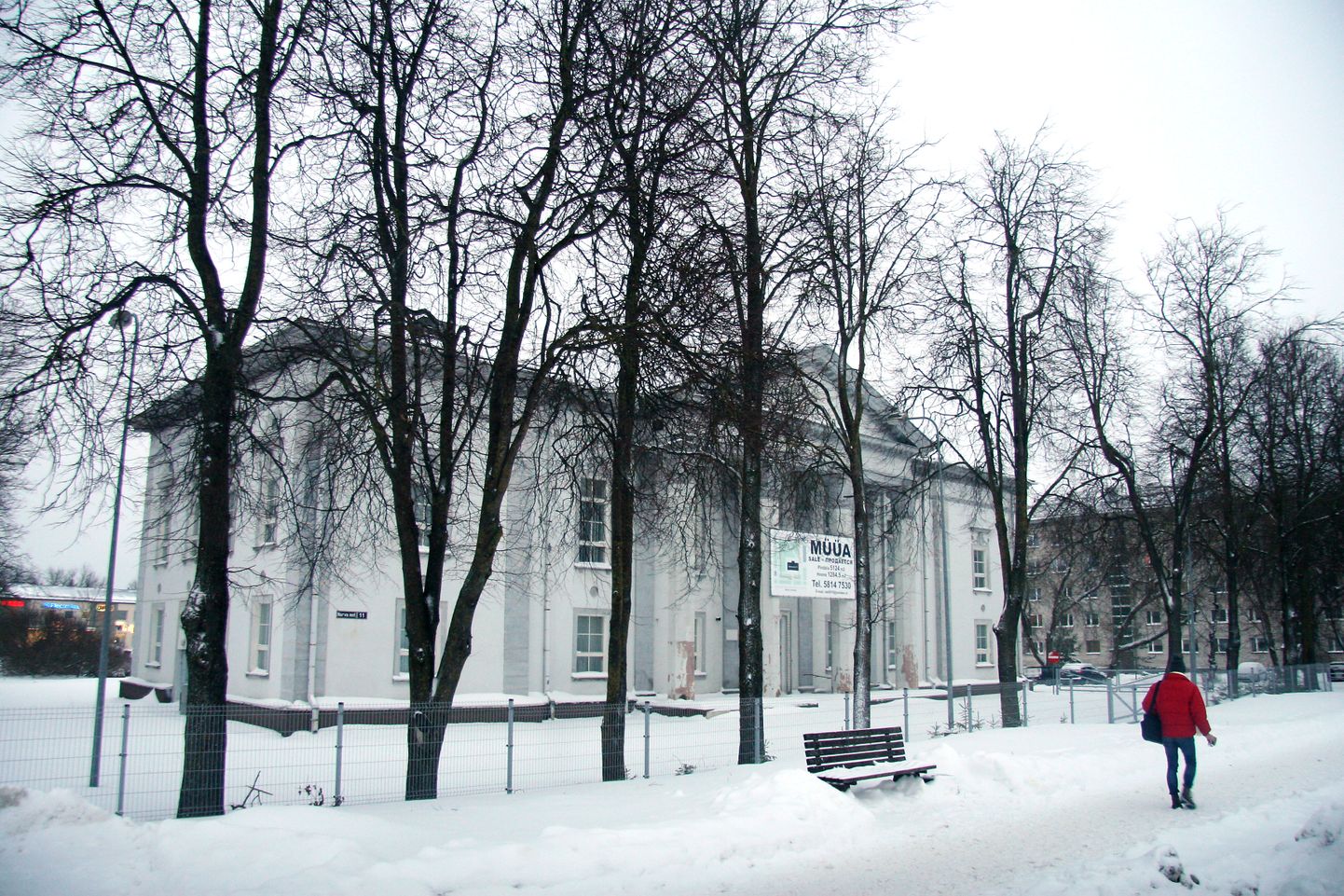 Endisest Kohtla-Järve rajooni kultuurimajast Jõhvi kesklinnas sai 1990ndatel Viru maakohtu hoone, mis tegutses siin 2010. aasta lõpuni, kui Kooli tänaval valmis uus kohtumaja. Sellest ajast on 1956. aastal ehitatud hoone seisnud kasutuseta.