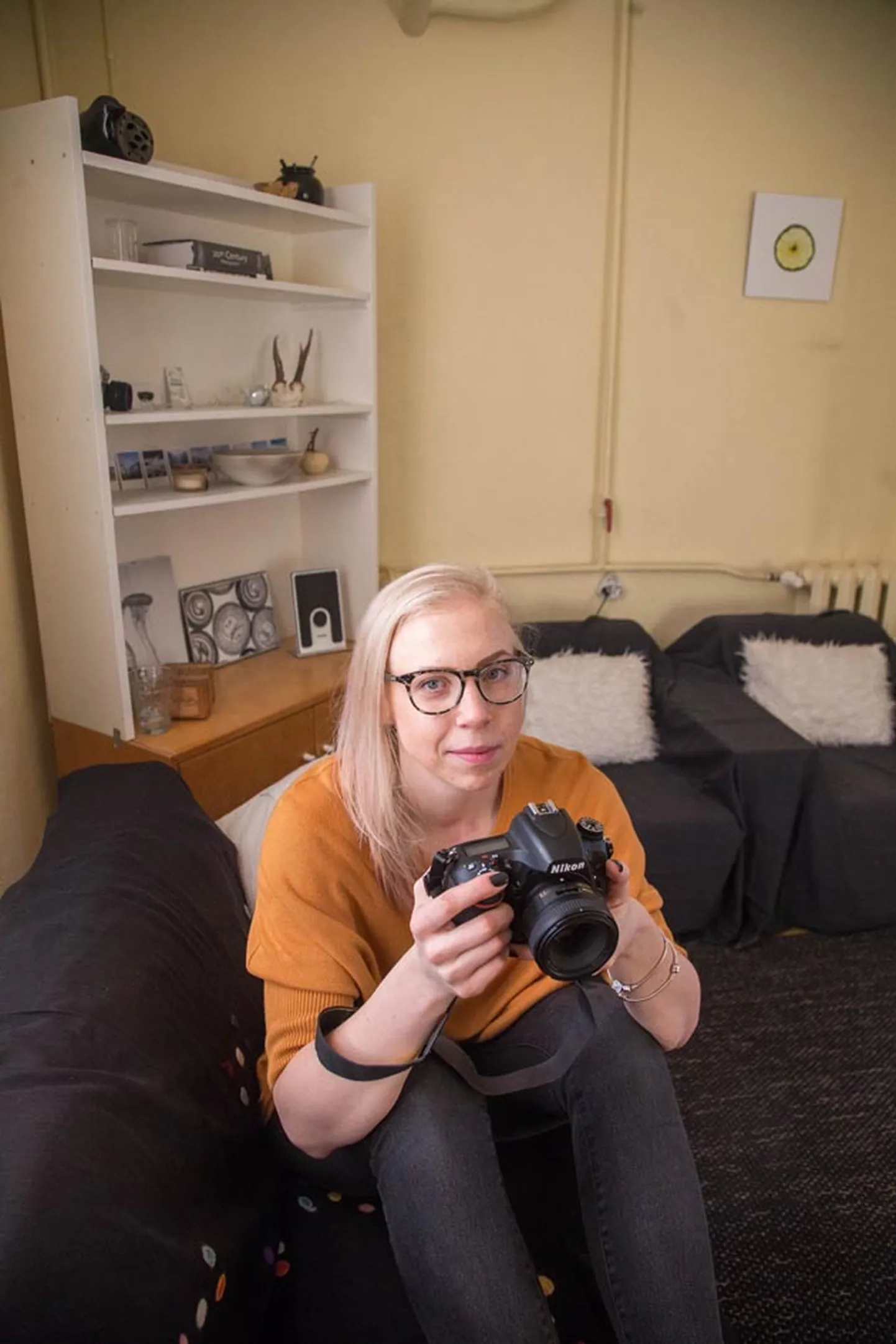 Fotograaf Marit Männi meelest pole vahet, kas stuudio asub Taikses või Tallinnas, sest pildistama tullakse fotograafi juurde ja see otsus tehakse tema käekirja järgi tööde pealt.