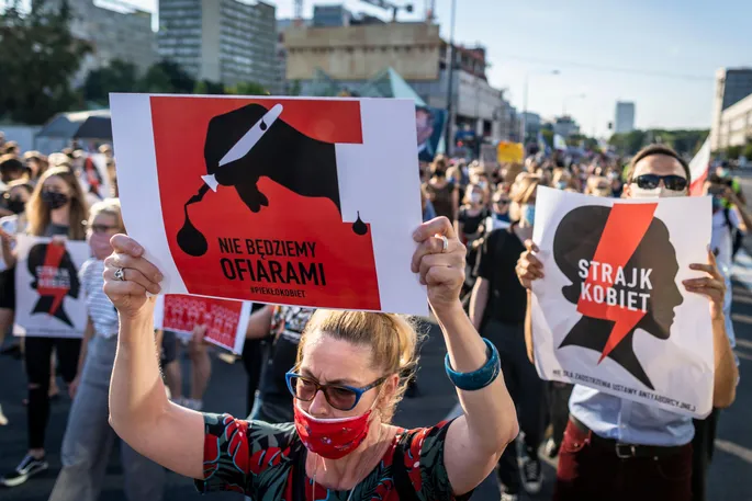 Vladimirdagi yalangoch qizlarning fotosuratlari