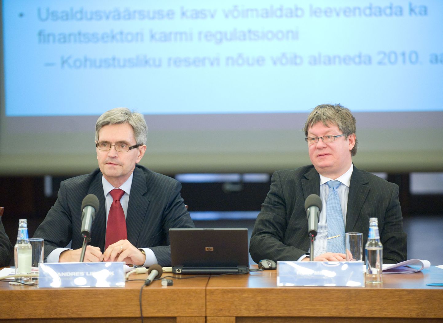Eesti Panga president Andres Lipstok ning asepresident Rein Minka (paremal).