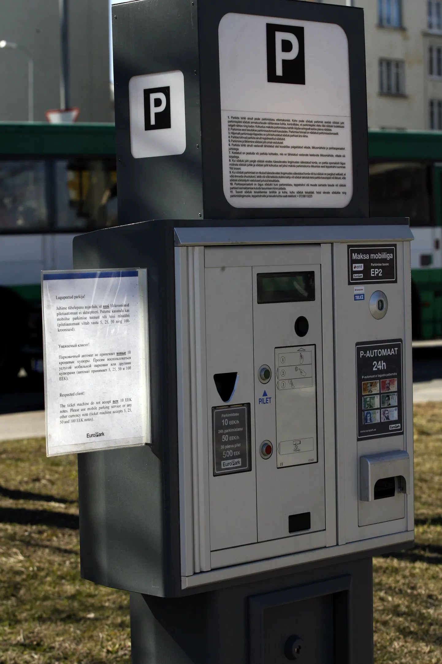 Apteeker pani parkimisautomaadi jaoks münte vahetada tahtnud laulma
