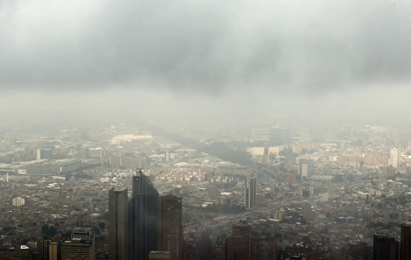 Metsapõlengute suits Bogota kohal.