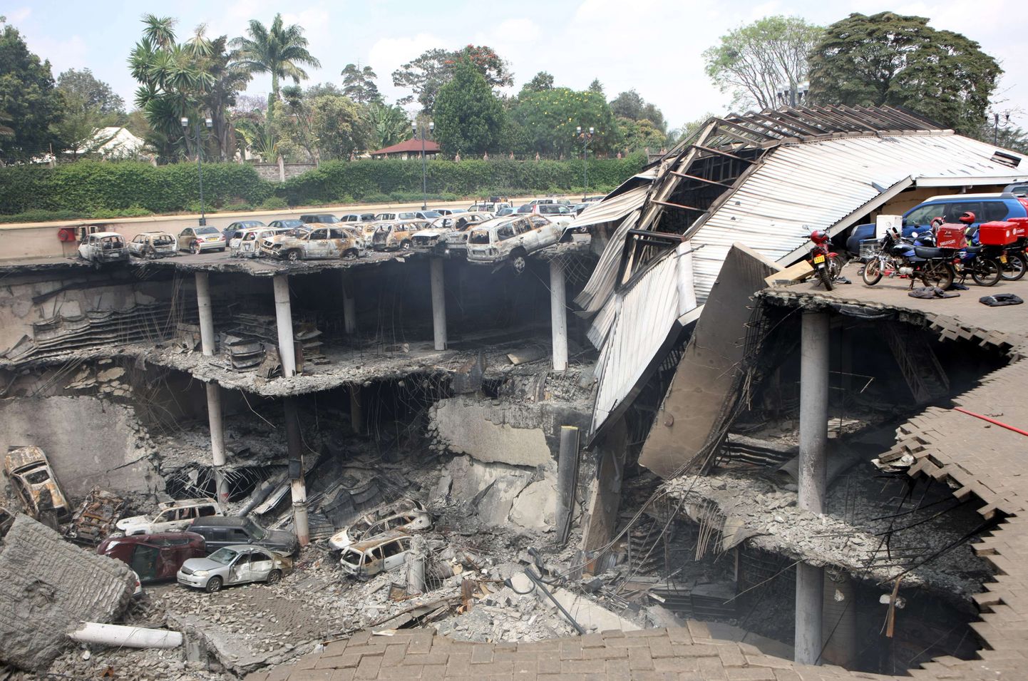 Terrorirünnaku ja pantvangidraama ajal  varises osa Westgate'i ostukeskusest sisse.