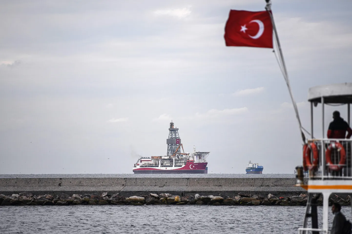 Турецкий нефтяной танкер.