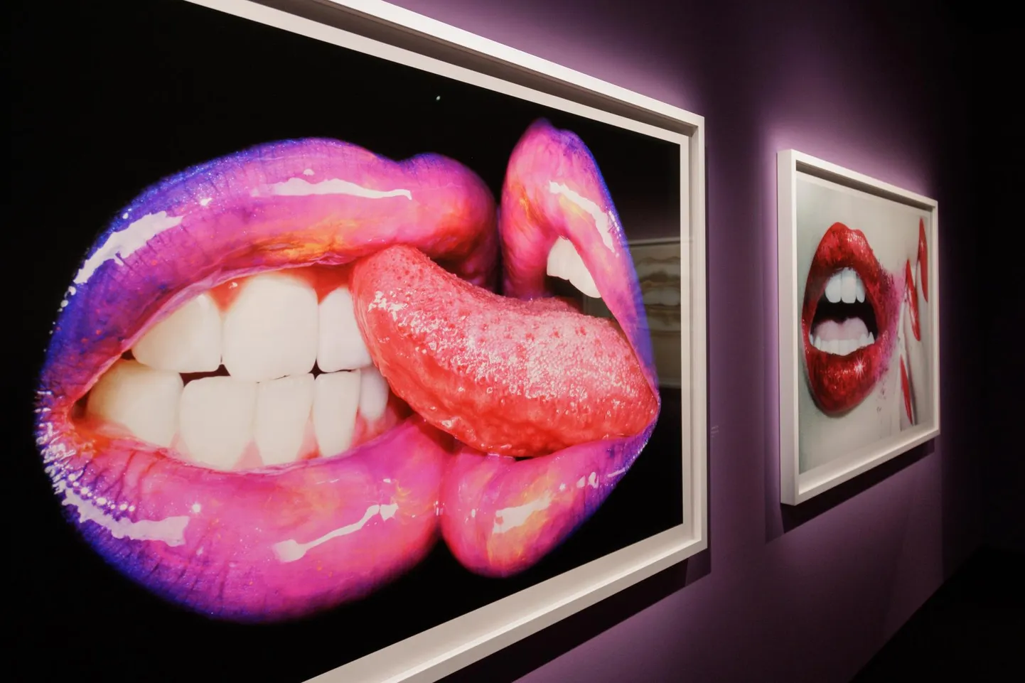 Miles Aldridge, «Neitsi Maarja. Supermarketid. Popkorn. Fotod aastatest 1999–2020» näitusevaade.