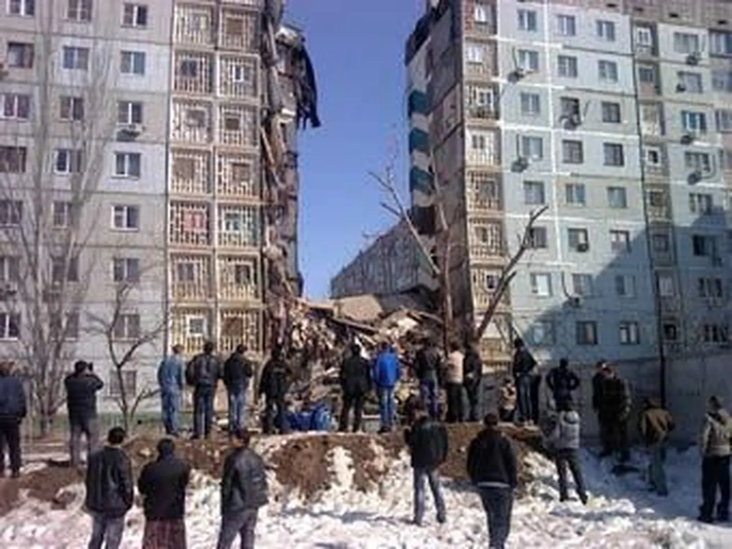 В Астрахани обрушился подъезд дома.