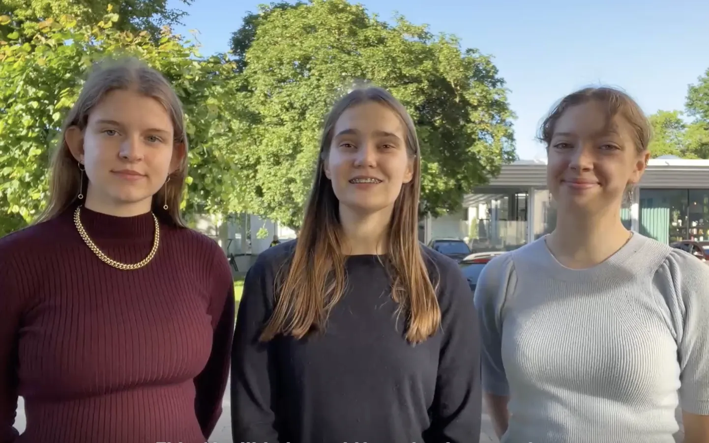 На фото (слева направо): члены команды SMEEQ Вероника Медянцева, Арина Слюсар, Олеся Ткачева.