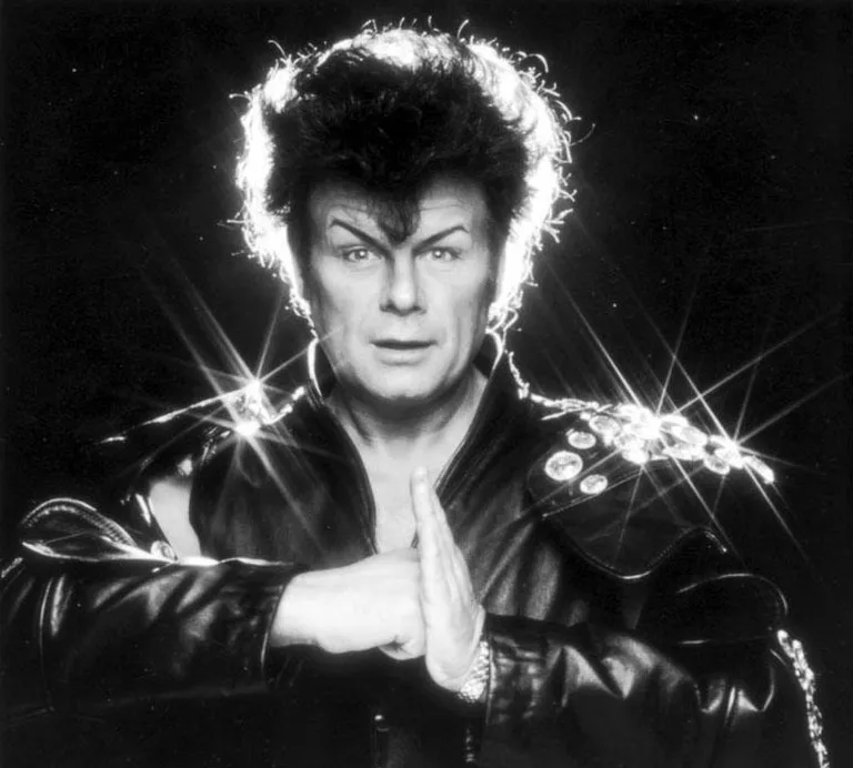 Noor Gary Glitter.