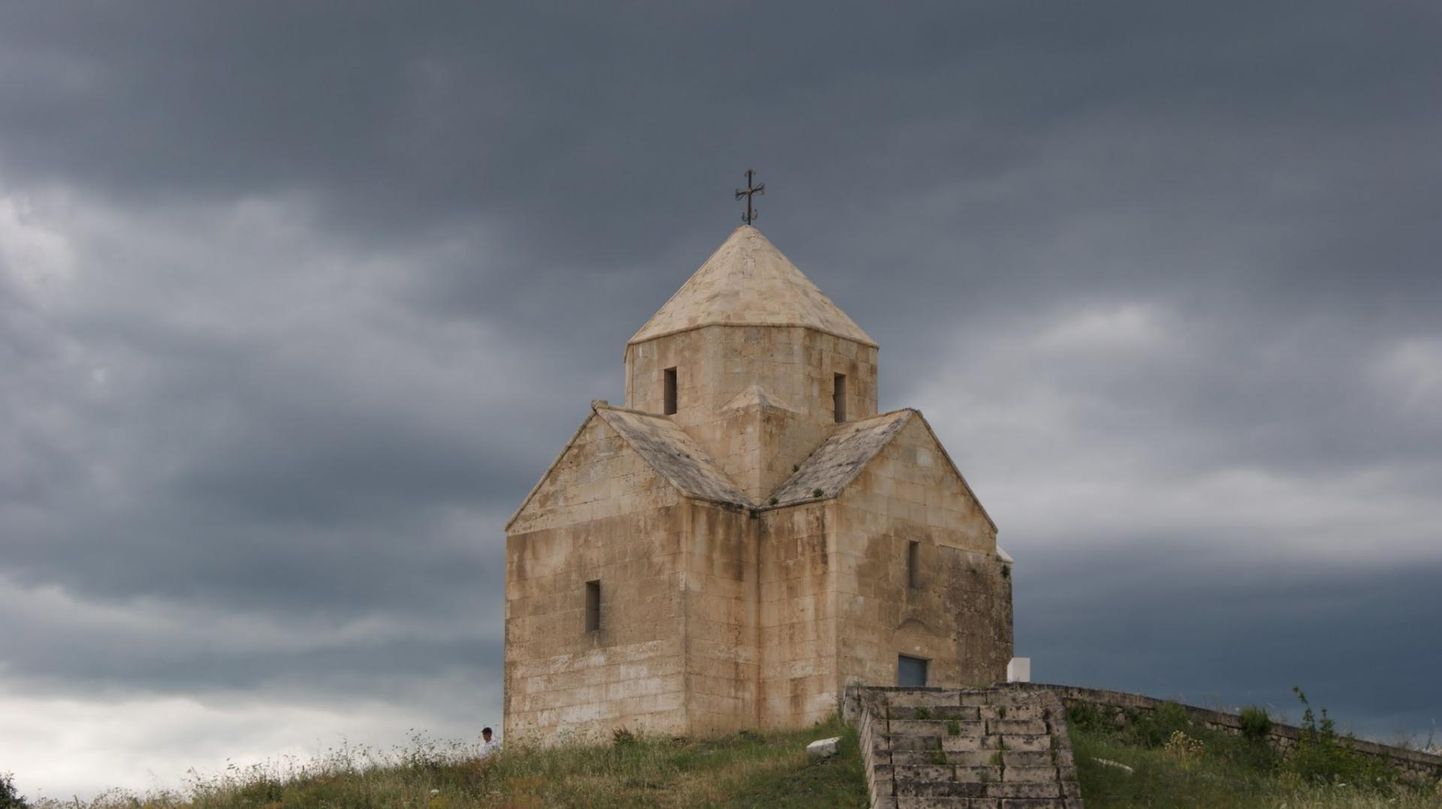 7. sajandist pärit Vankasari kirik asub Ağdami linna lähistel Mägi-Karabahhis.
