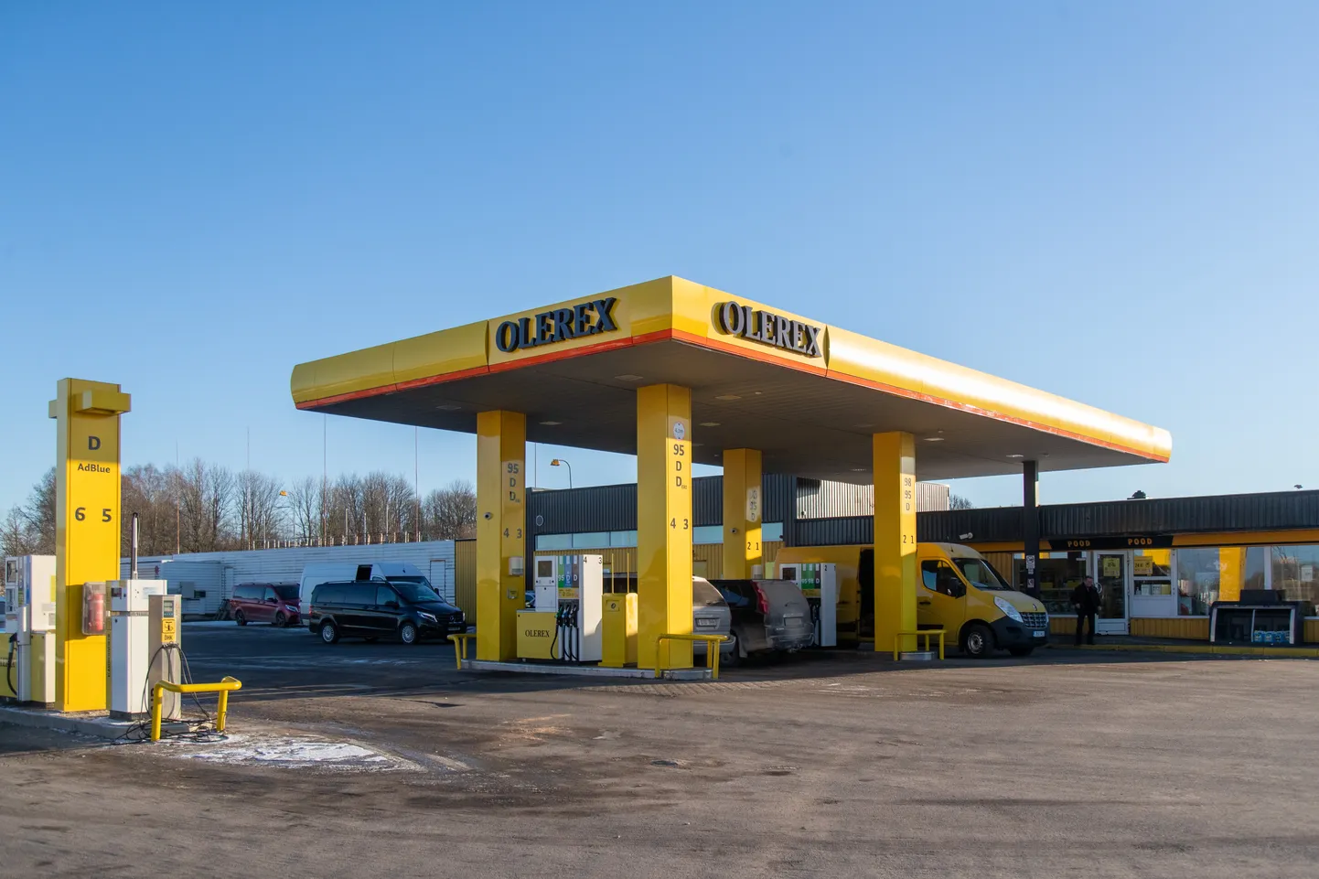 Kütusetankla Olerex.