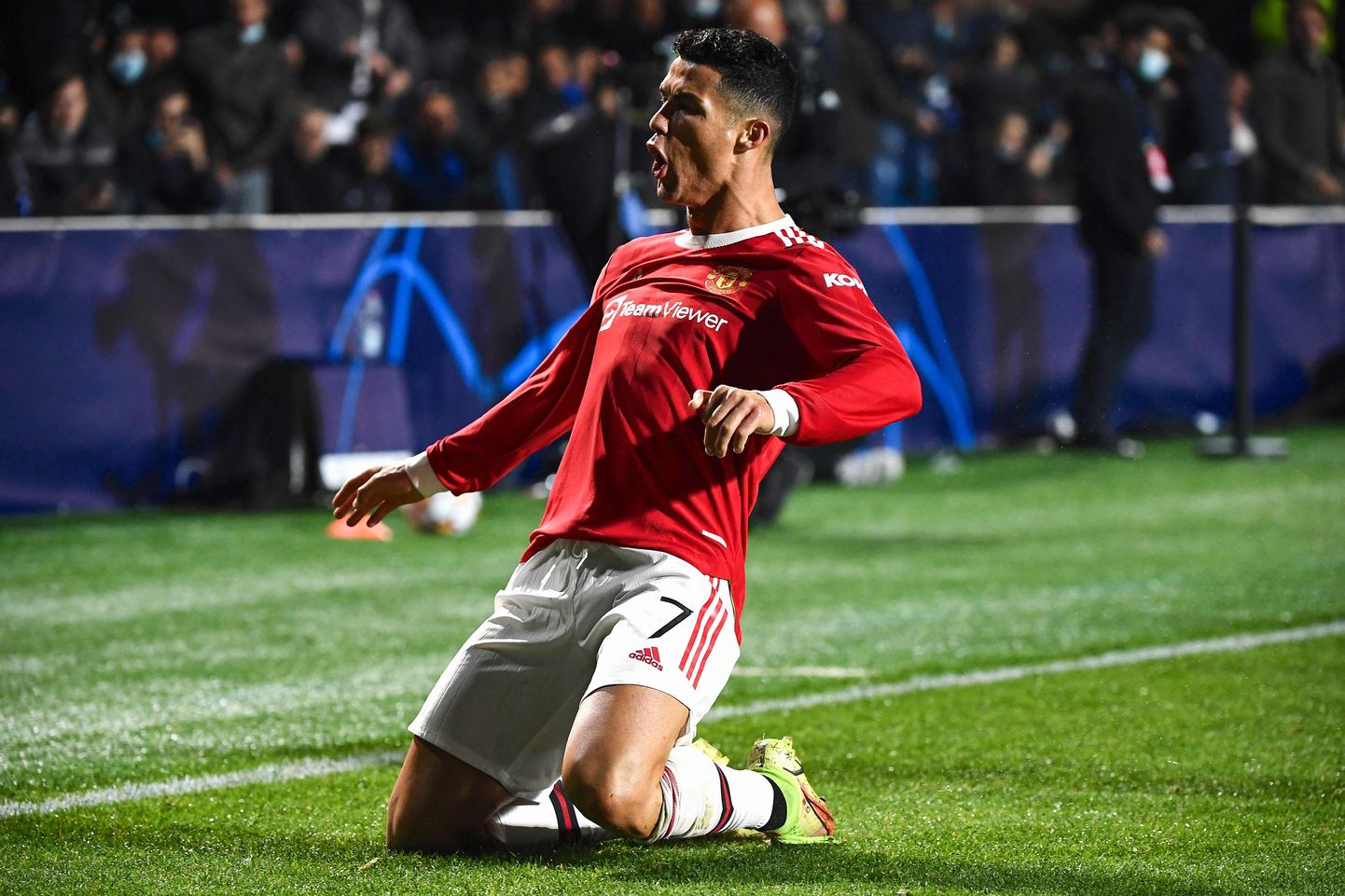 Manchester Unitedi ründaja Cristiano Ronaldo väravat tähistamas.