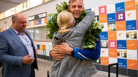 Galerii: U23 EMil hõbemedali võitnud Johannes Erm jõudis tagasi Eestisse.