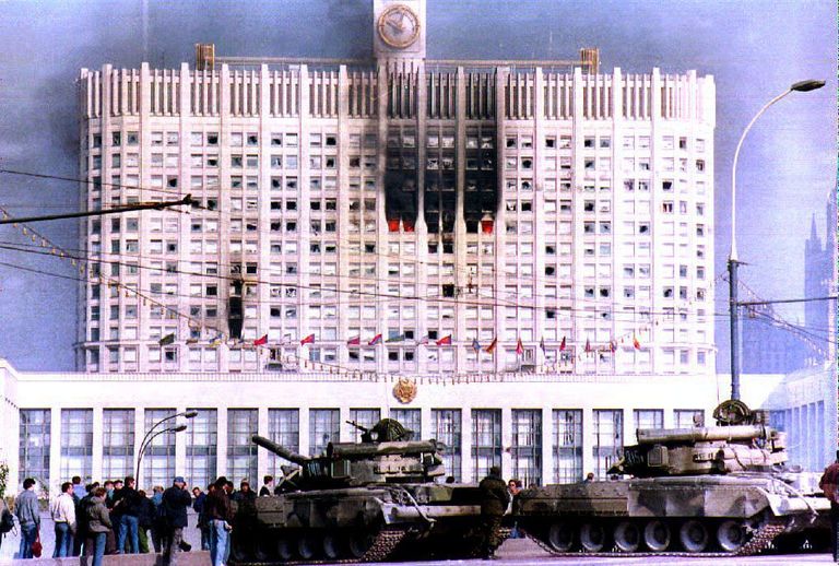 Tankid Venemaa valitsushoone eest 1993. aasta oktoobris. Foto: Scanpix