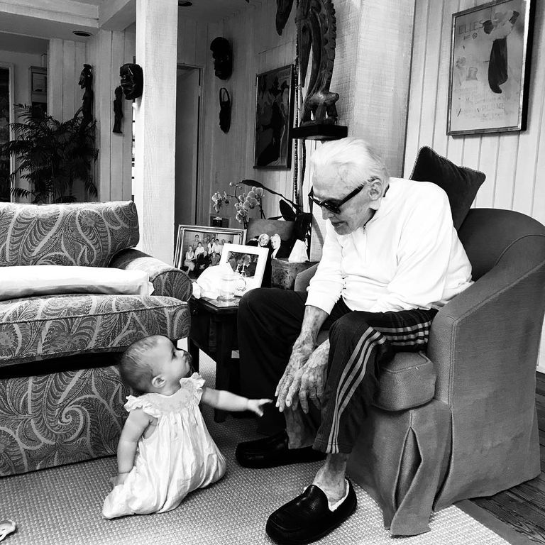 Kirk Douglas ja ta lapselapselaps Lua Izzy