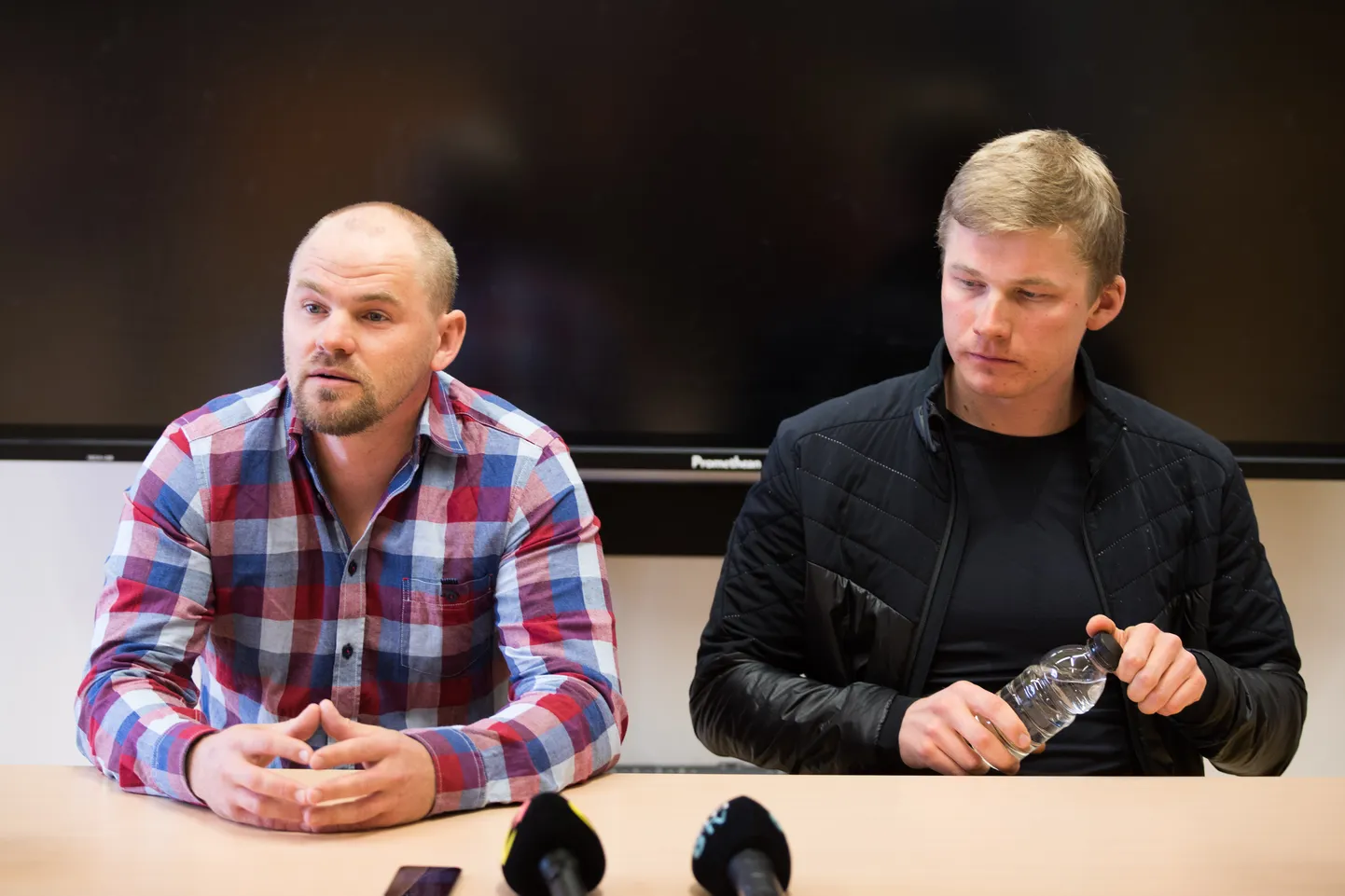 Kuna Anti Saarepuu (vasakul) oli ametlikult Karel Tammjärve treener, võib ka teda oodata karistus.