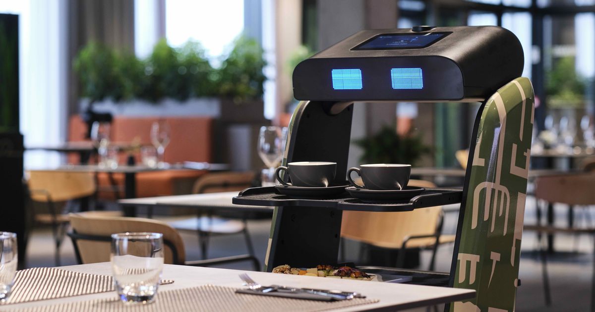 Galerie ⟩ Un personaj nemaivăzut până acum lucrează într-un restaurant de la marginea orașului Tallinn