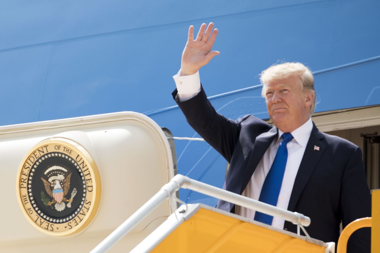 President Donald Trump saabus Danangi lennujaama Vietnamis.