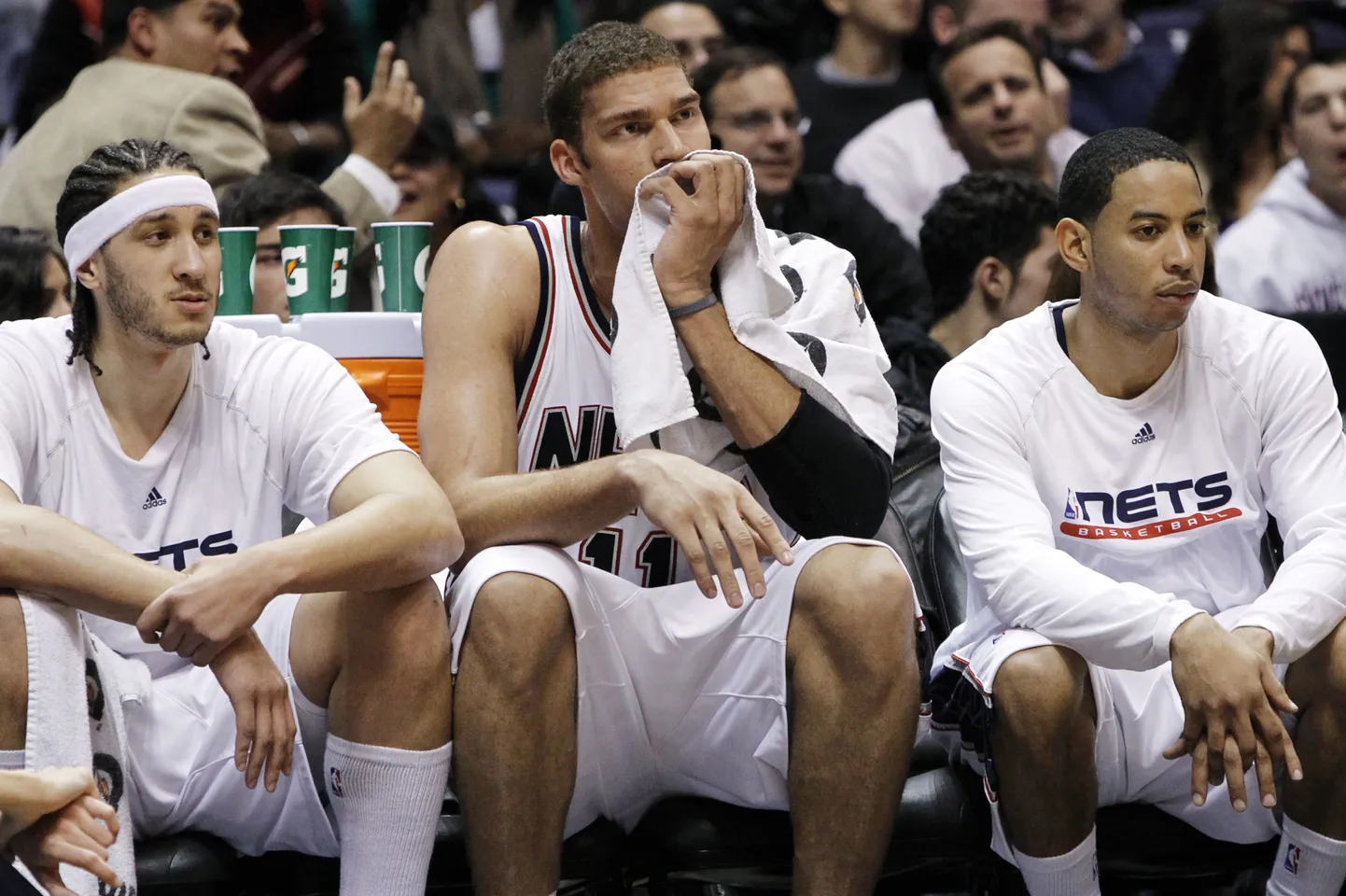 New Jersey Netsi mängijad Josh Boone, Brook Lopez ja Devin Harris.