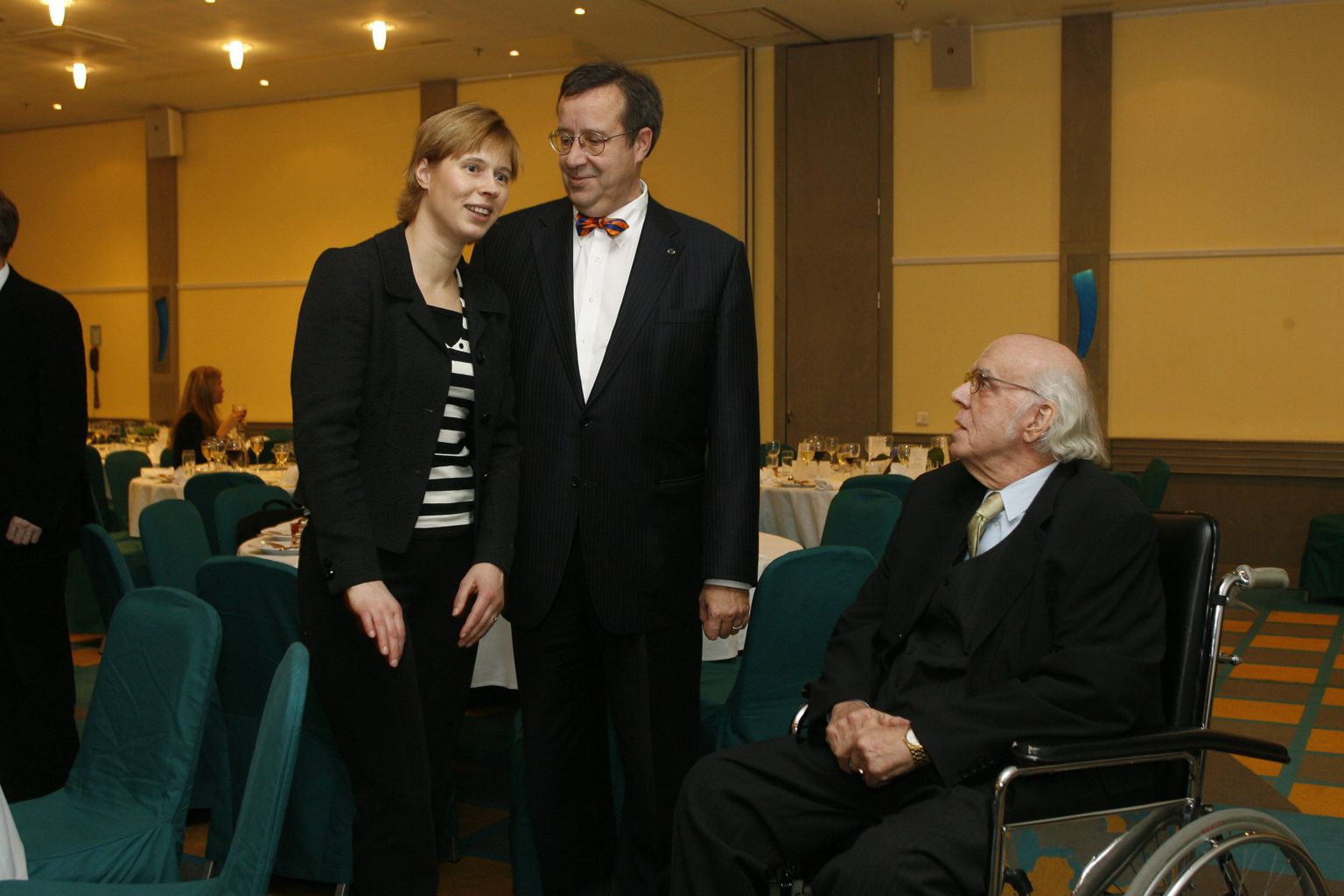 Toomas Hendrik Ilves ja Enn Soosaar Postimehe arvamusliidritele lõunal 2007. aastal.