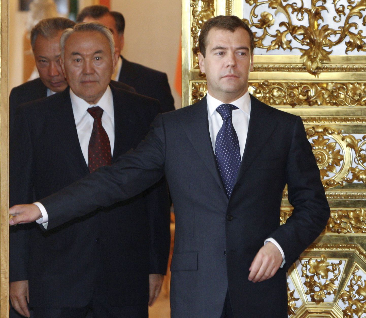 Vene president Dmitri Medvedev on pannud käe ette Kasahstani kolleegile Nurzultan Nazarbajevile.