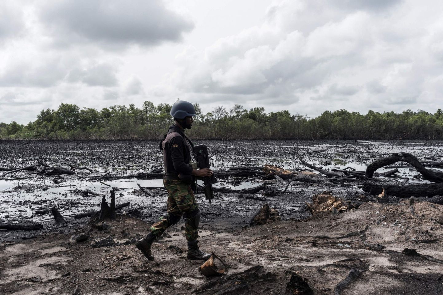 Nigeeria politsei hinnangul olid pantvangivõtjateks
naftarikkas Delta piirkonnas alatasa nafta- ja gaasitorudele rünnakuid korraldavad sissivõitlejad.