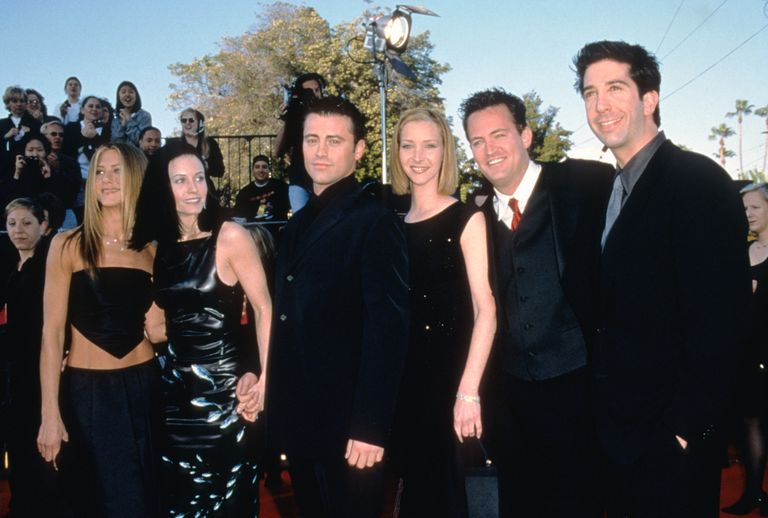 Seriaali «Sõbrad» näitlejad vasakult: Jennifer Aniston (Rachel Green), Courteney Cox (Monica Geller), Matt LeBlanc (Joey Tribbiani), Lisa Kudrow (Phoebe Buffay), Matthew Perry (Chandler Bing) ja David Schwimmer (Ross Geller)