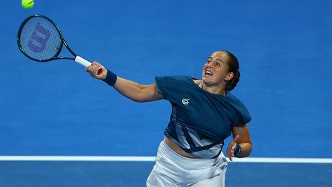 Ostapenko Dohas turnīra pusfinālā piekāpjas 19 gadus vecajai Mboko