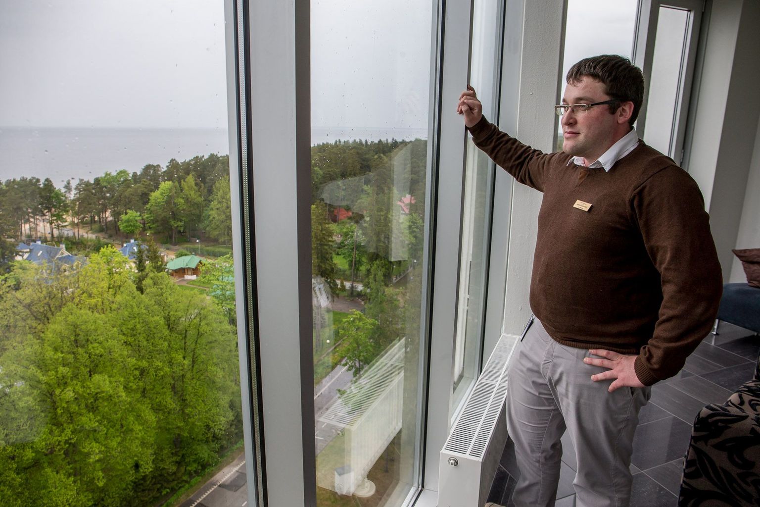 Narva-Jõesuus asuva Meresuu hotelli vanem müügijuht Sergei Jegorovtsev ütles, et broneeringuid on varasemast vähem.