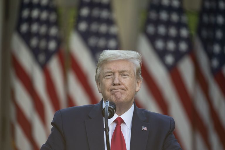 USA president Donald Trump 27. aprillil Valge Maja Roosiaias koroonaviiruse pressikonverentsil.