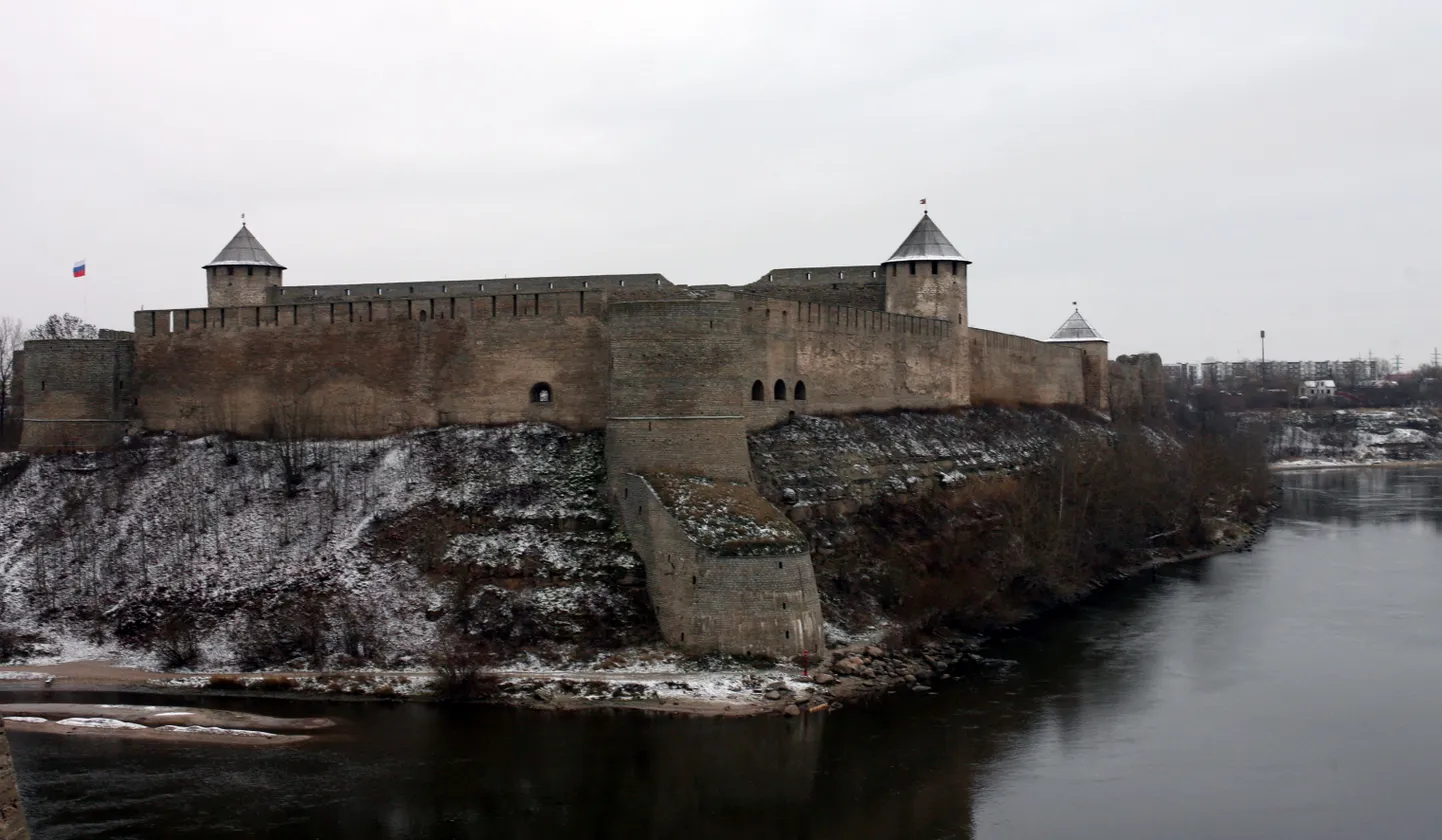 Vaade Narva linnamüürile.