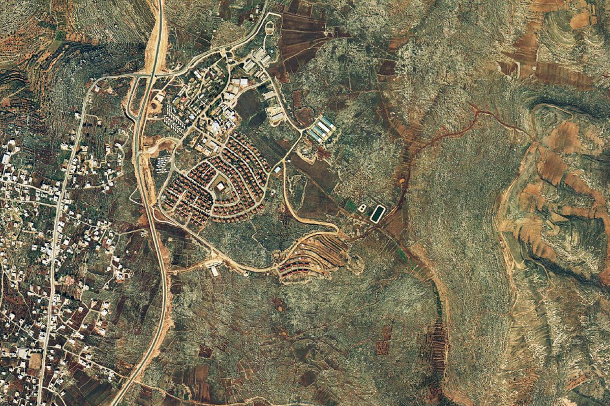 Израильское поселение Офра в 1997 году