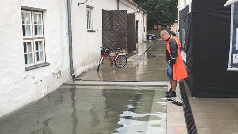 Всё плывет! Жители Курессааре снова пострадали от сильного наводнения (ФОТО)