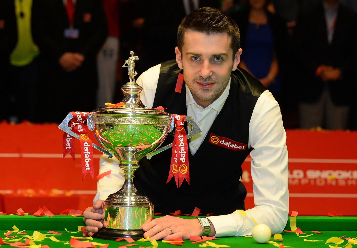 Mark Selby MMi võidukarikaga