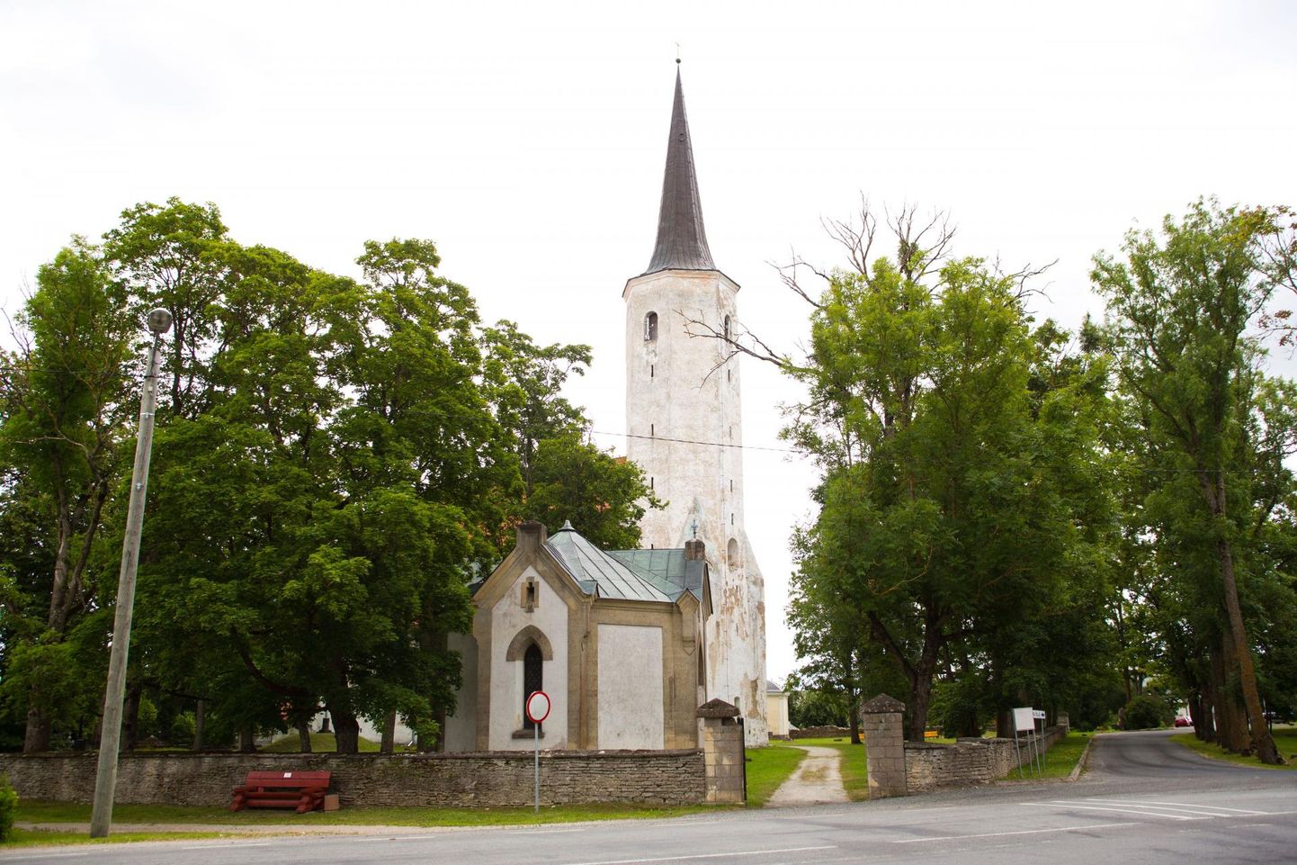 Haljala kiriku torni ootavad tänavu suvel ees restaureerimistööd.