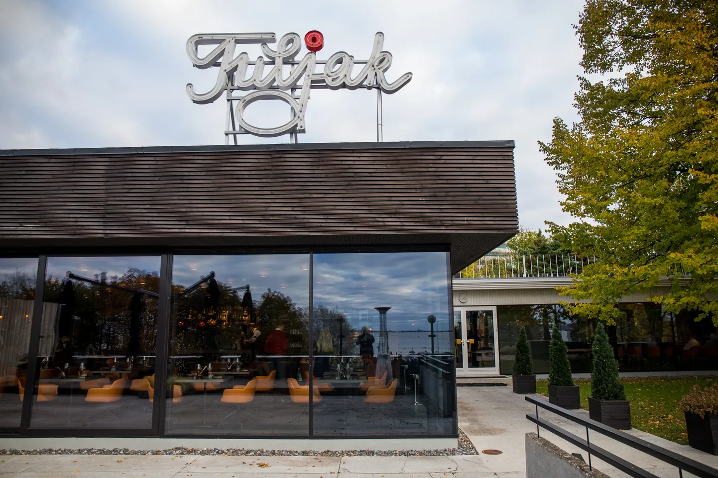 OKO Restoranid opereerivad ka restorani Tuljak.