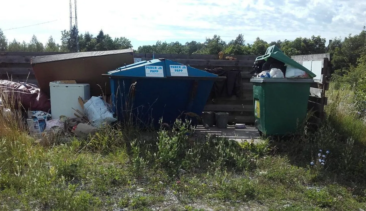 Selline probleemne pakendite kogumispunkt on Muratsis, kuhu on lubatud pakendite või paberi-papi kõrval toodud ka pehmeid mänguasju, voodi, kott-tool, pesumasin, ehitusklaasi jne.
