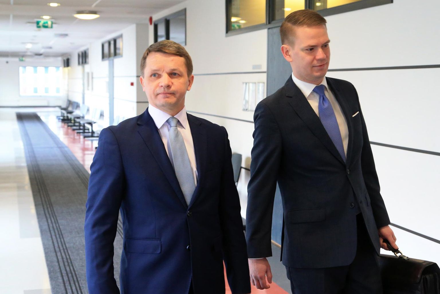 Tartu endist abilinnapead Valvo Semilarskit (vasakul) kaitseb kohtus advokaadibüroo Lextal vandeadvokaat Oliver Nääs.