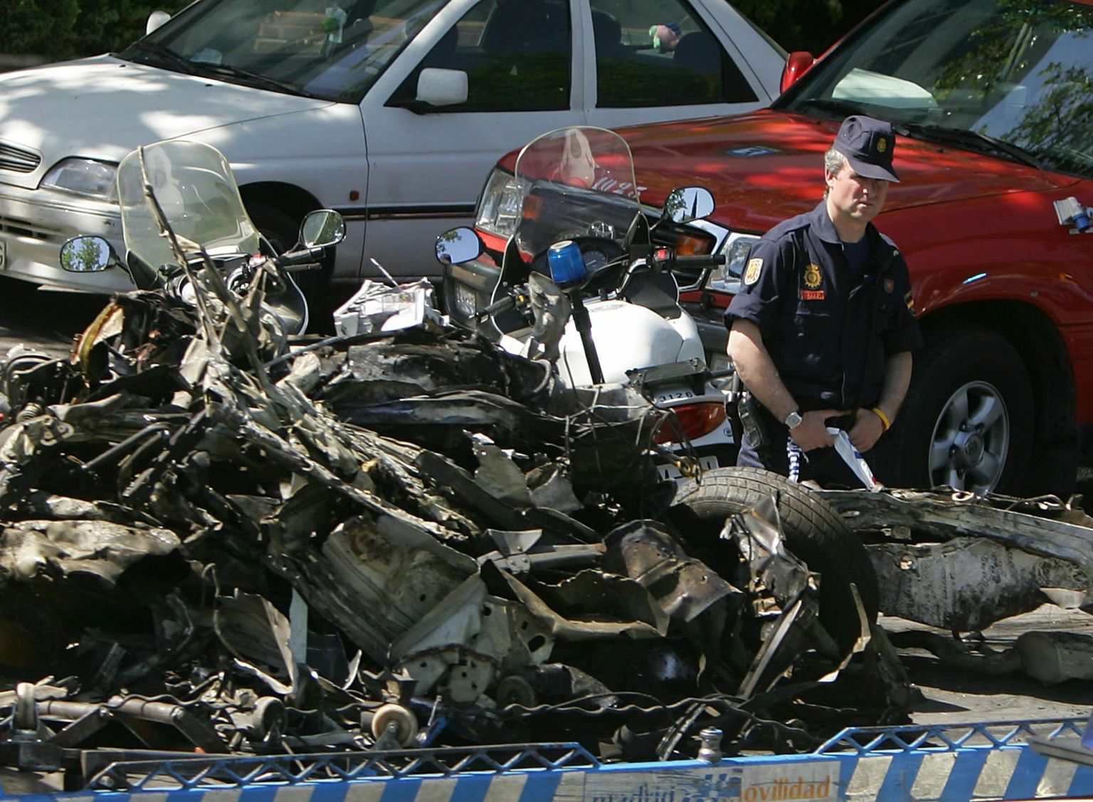 2005. aasta 25. mail ETA terroristide pandud autopommi plahvatuses hävinud masin Madridis.