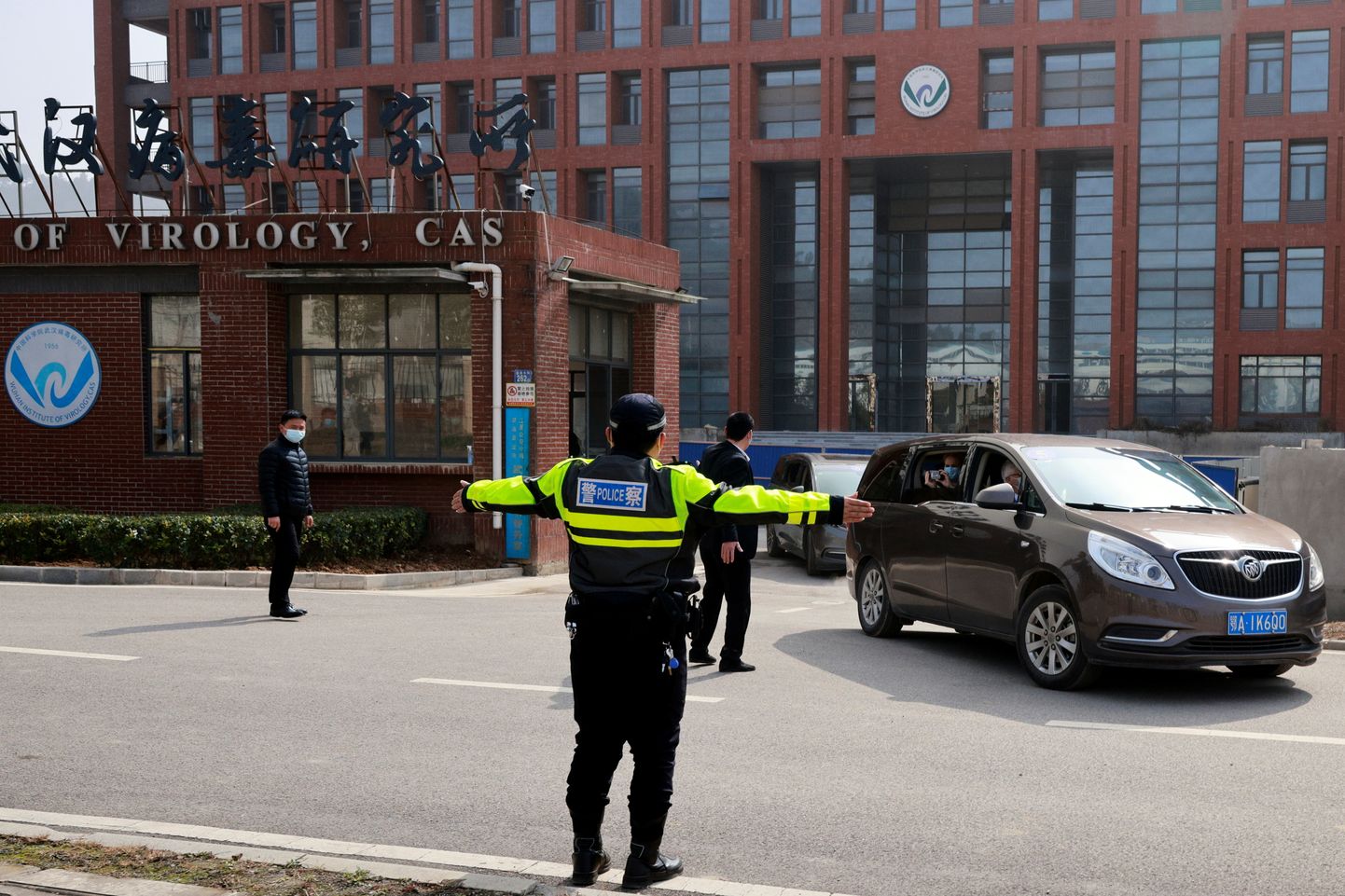 WHO eksperdid lahkumas pärast Wuhani viroloogiainstituudi külastamist.