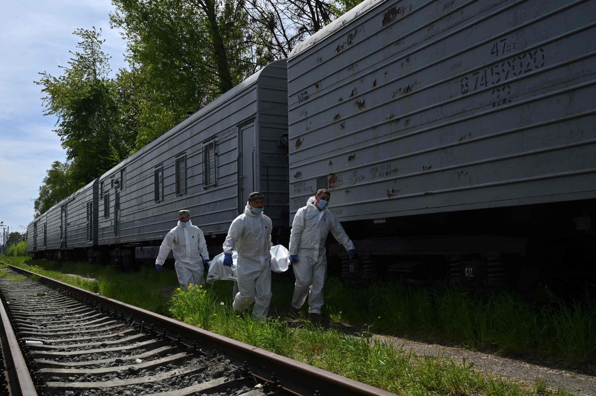 Ukrainā ap 230 Krievijas karavīru līķu glabājas ar saldēšanas iekārtām aprīkotā vilcienā. Mirstīgās atliekas galvenokārt atrastas Kijivas apkaimē