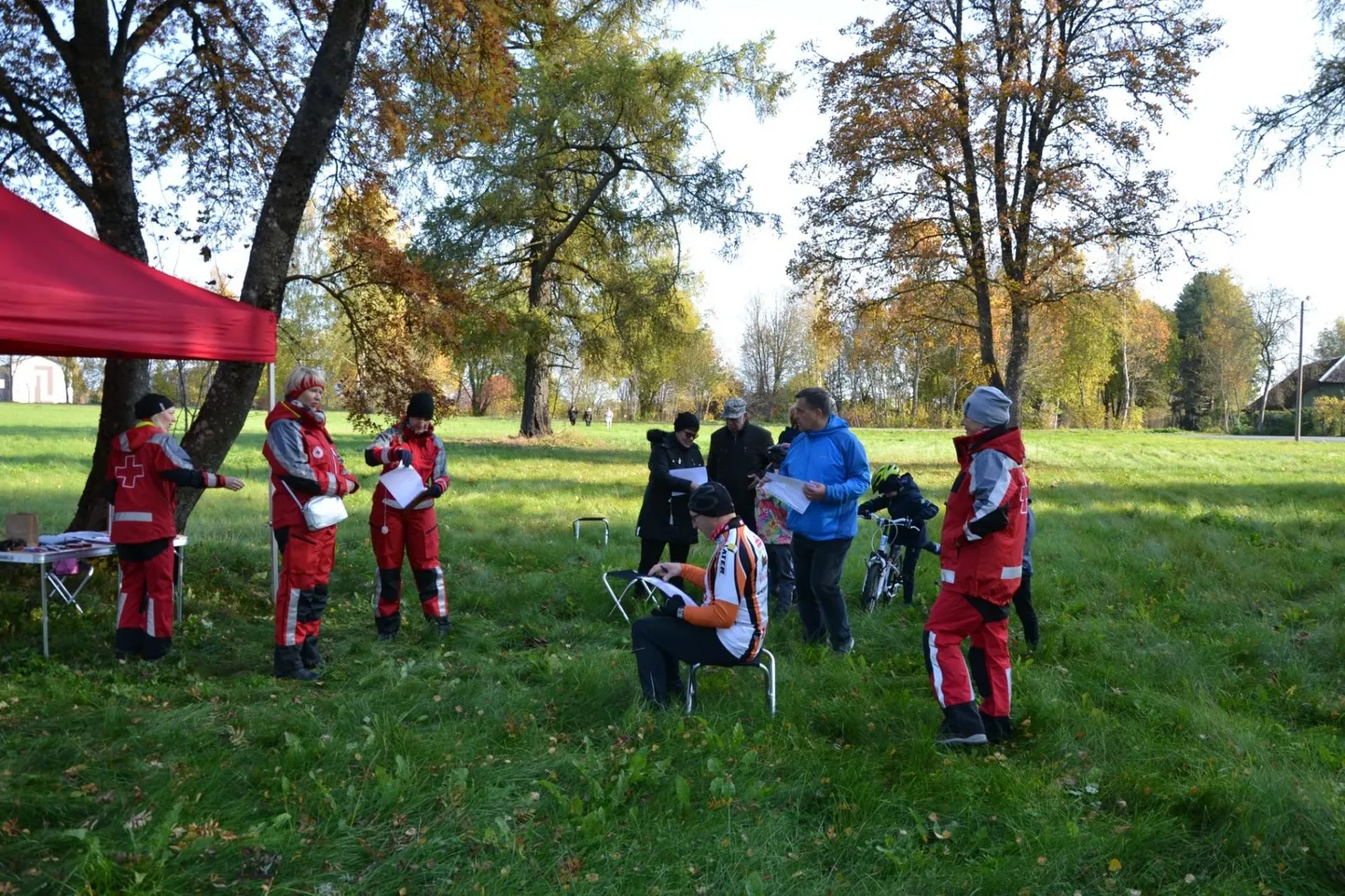 Orienteerujatel tuleb kontrollpunktides lahendada ülesandeid.