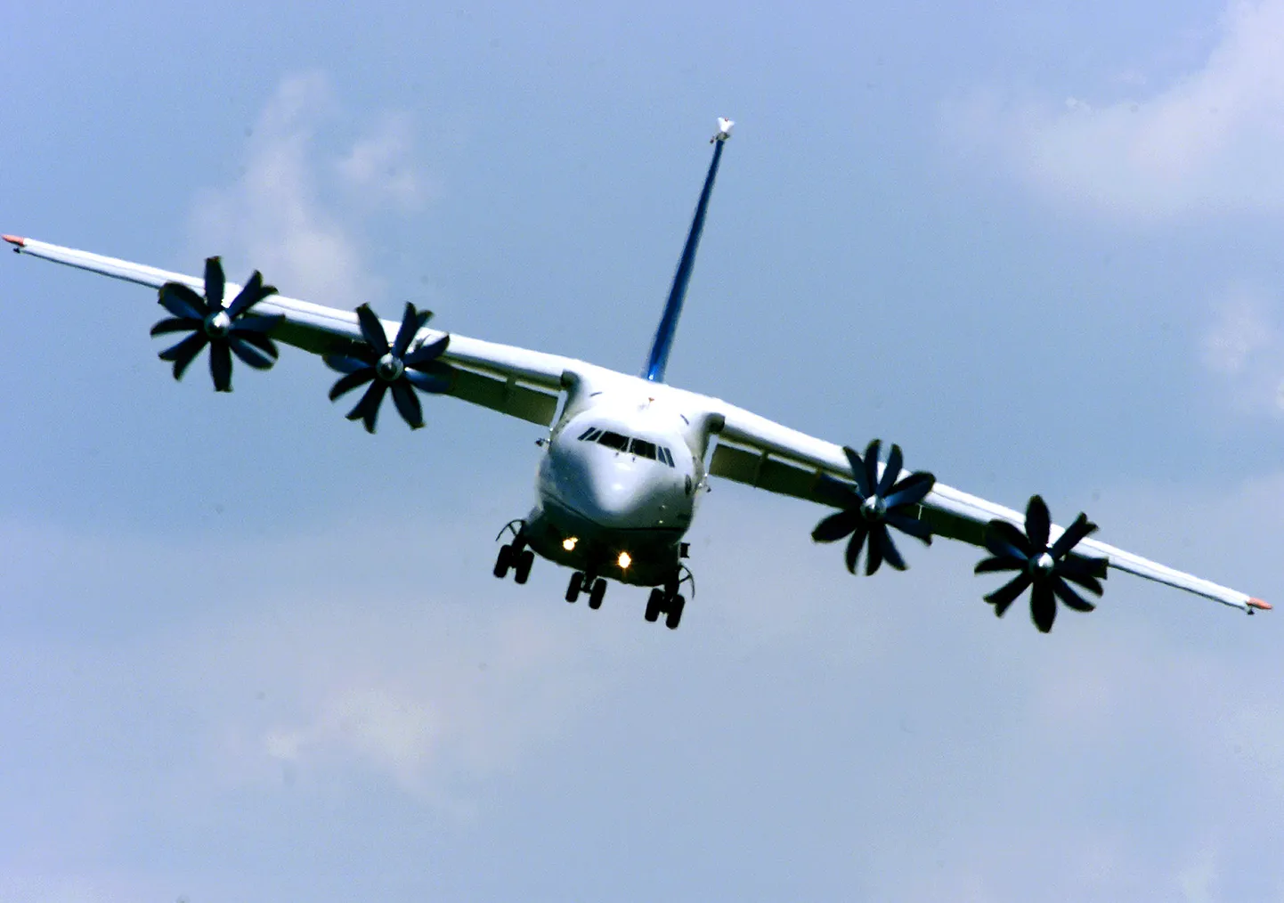 Грузовой самолет АН-70