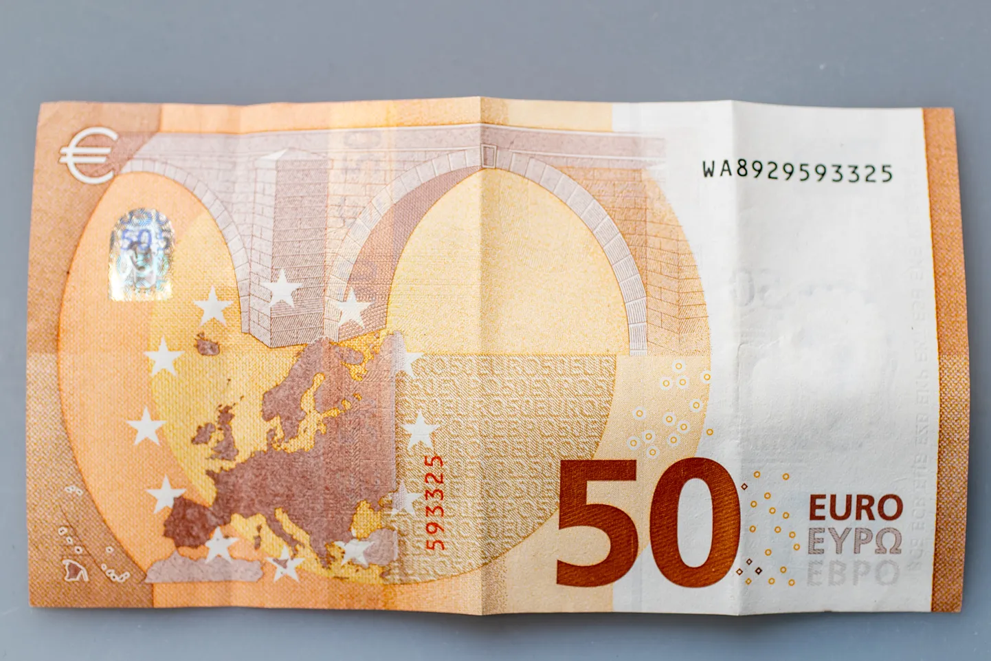 Naine andis kelmidele kümneid tuhandeid eurosid. Foto on illustratiivne.